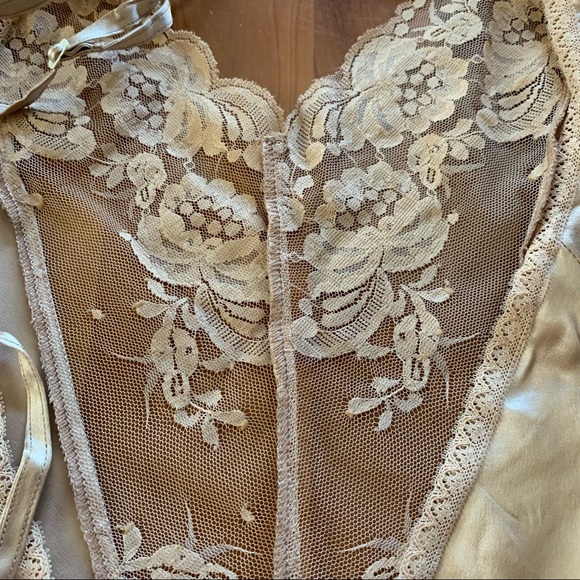 Tracy 100%silk lacy deep v slip in champagne -Large - Picture 13 of 16